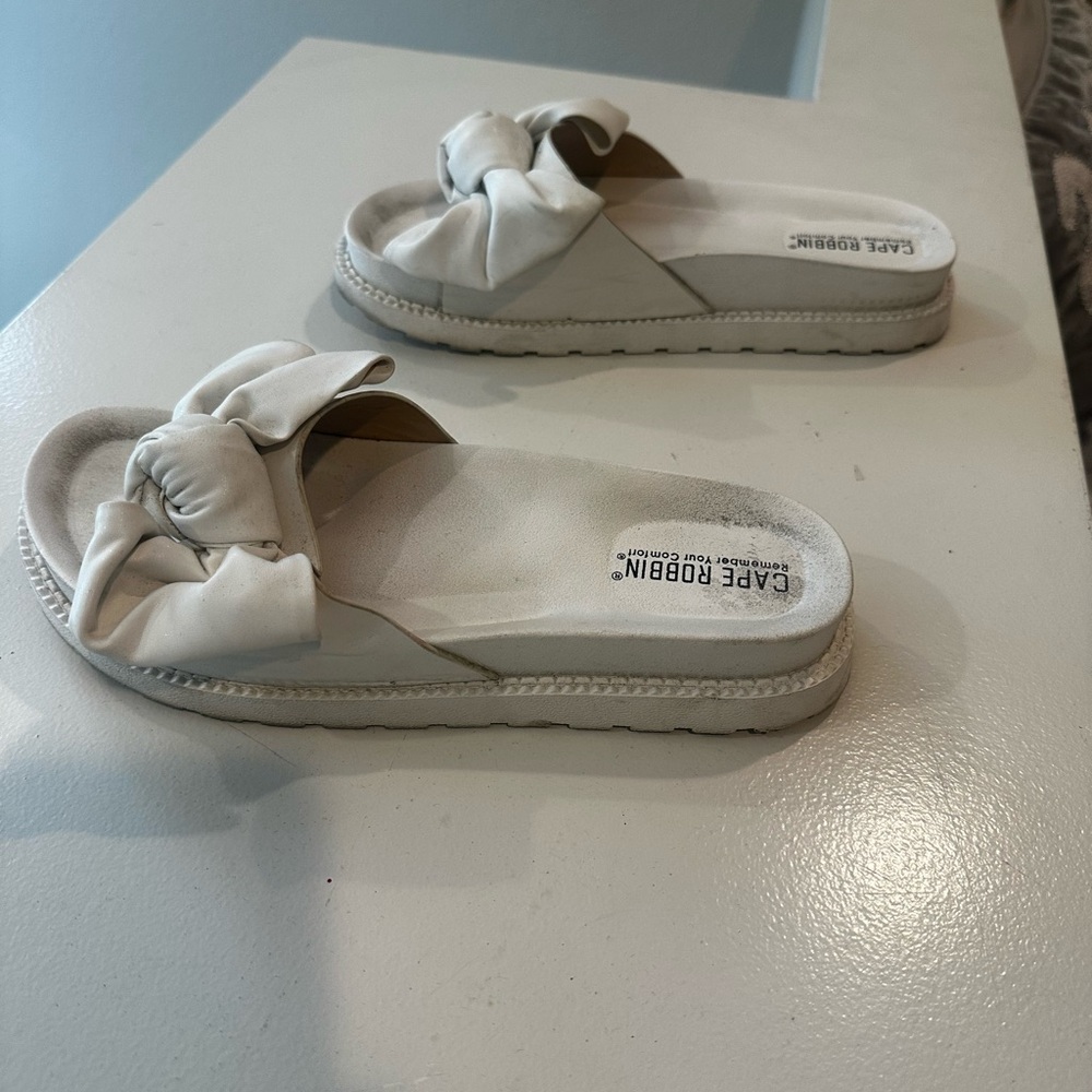 Cape Robbin Women's Beige Bow Slide Sandals